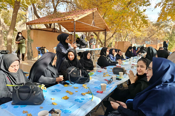 محفل صمیمی کارکنان اداری ناحیه ۴ شیراز به مناسبت روز زن