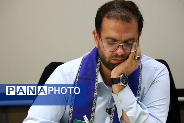 نشست صمیمی دانش‏‌آموز خبرنگاران و نمایندگان مجلس دانش‌آموزی آذربایجان شرقی با علی فلاحتکار