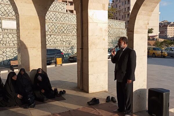 غبارروبی مزار شهدای گمنام در رودهن 