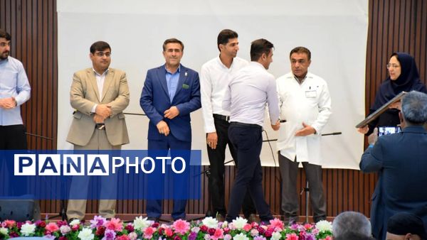 تجلیل از کارمندان بیمارستان شهدا لردگان در هفته‌ دولت