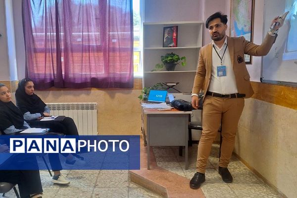 برگزاری جشنواره تدریس برتر در ناحیه 2 بهارستان