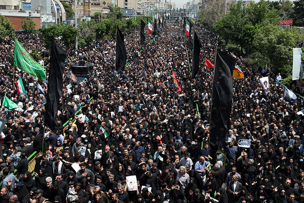 تشییع شهدای خدمت در تهران 