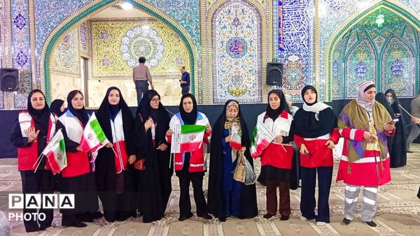 اجتماع بزرگ دختران جان فدای ایران وزنجیره دختران شقایق های دنا 