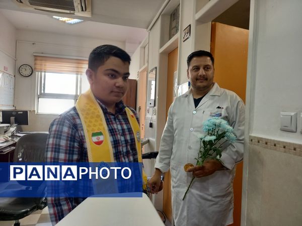 قدردانی پیشتازان دبیرستان باقریه از فرشتگان سفیدپوش در بیمارستان موسی بن جعفر(ع)