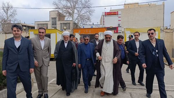 بازدید میدانی دادستان انتظامی قضات در کوهدشت و دیدار با کارکنان و خانواده شهدا