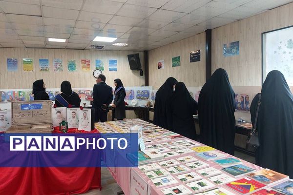 برپایی نمایشگاه کتاب و کتابخوانی به همت دانش‌آموزان مدارس ناحیه دو شهرری 