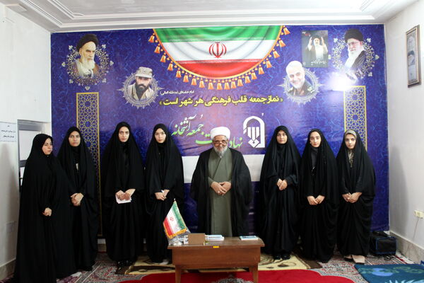 دیدار جمعی از دانش آموزان دبیرستان فاطمه الزهرا (س) با امام جمعه سملقان