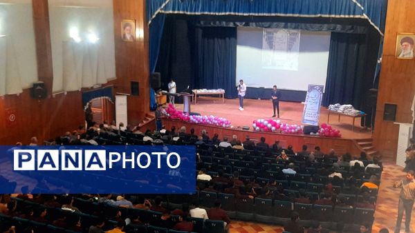 جشن پایان سال تحصیلی در دبیرستان نمونه دولتی آیت الله خامنه ای کاشمر