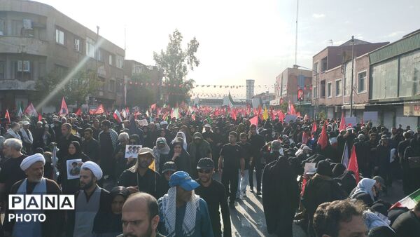 حضور گسترده و حماسی مردم ایران در تشییع پیکر رهبر شهید انقلاب