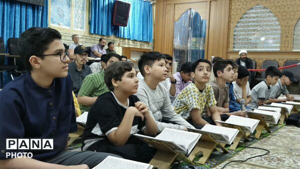 برپایی محفل قرآنی «به یاد علمدار» در بقعه علی بن بابویه قمی
