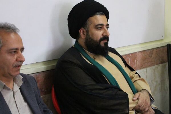 دیدار صمیمی امام‌جمعه رودهن با دانش‌آموزان و کارکنان دبیرستان آیت‌الله طالقانی رودهن 