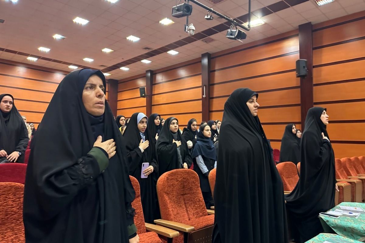 مسابقات استندآپ کمدی و مجری‌گری در سالن سجادیه بهارستان دو