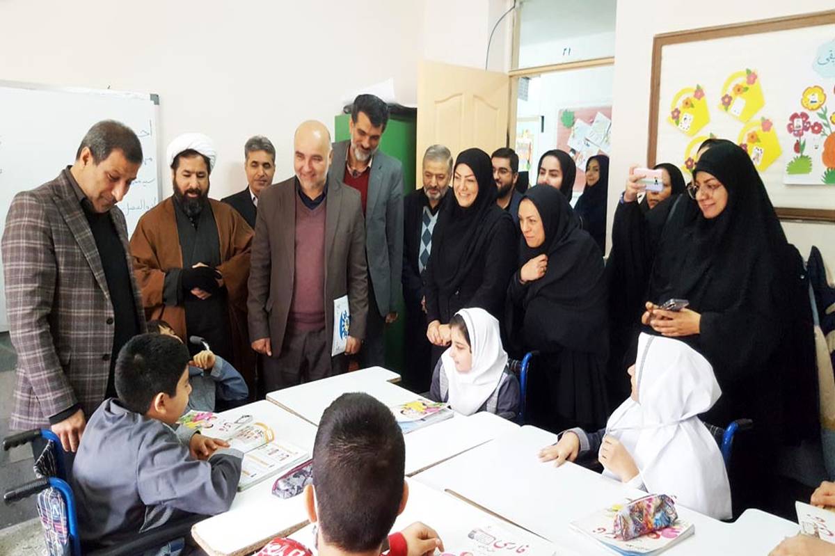 خدمت به دانش‌آموزان با نیازهای ویژه، کار مهم و طافت‌فرسایی است