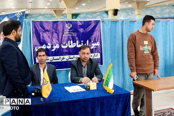 برپایی میز خدمت در حاشیه نماز جمعه بجنورد با حضور مسئولان استانی