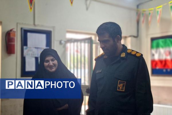 شکوه انقلاب در جشن باشکوه دهه فجر مدرسه نمونه دولتی ارشاد قرچک