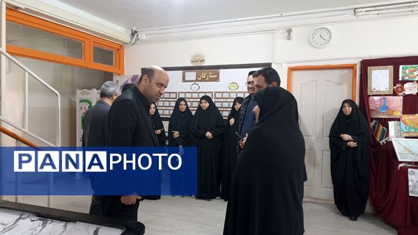 برگزاری نمایشگاه باقرآن تا آسمان در دبیرستان دخترانه امام حسین(ع)