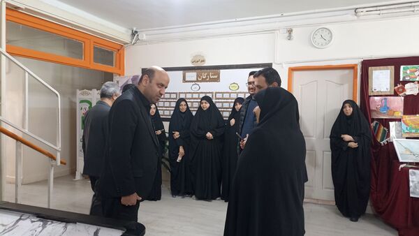 برگزاری نمایشگاه باقرآن تا آسمان در دبیرستان دخترانه امام حسین(ع)