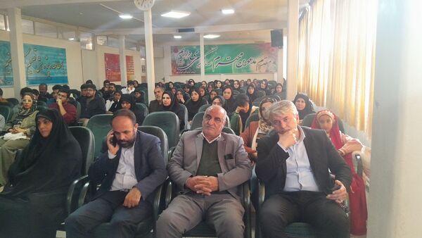 تجلیل از دانش‌آموزان منتخب جشنواره علمی - پژوهشی ناحیه یک کرج