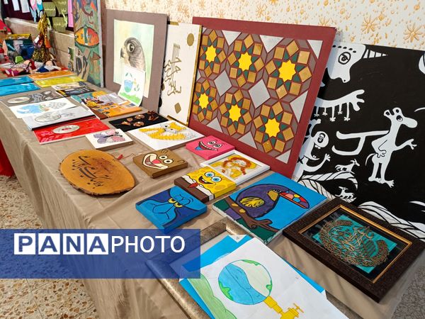 نمایشگاه هفته پژوهش در مدرسه پروین‌اعتصامی 