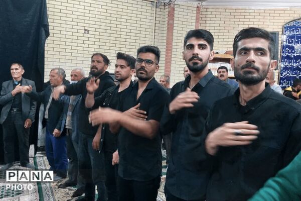 شور تماشایی قلعه رئیسی‌ها در عزای رهبر انقلاب(ره)
