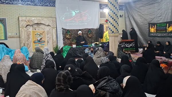 اعتکاف دختران دانش‌آموز قم در مسجد امام حسین(ع)
