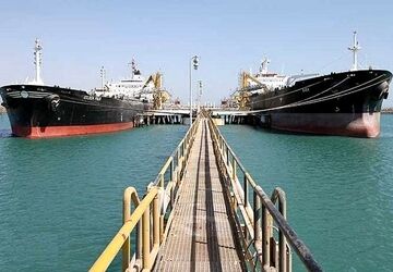 صادرات نفت از خارک در حال انجام است