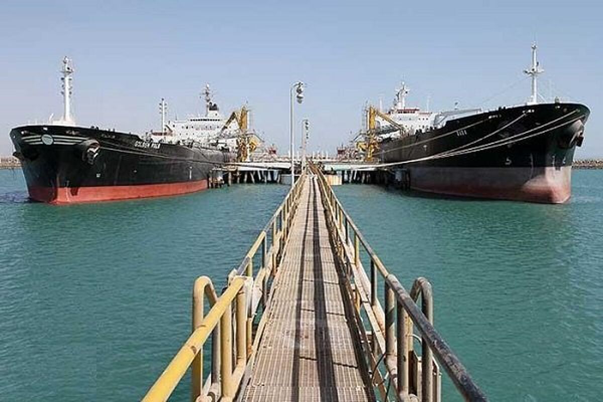 صادرات نفت از خارک در حال انجام است