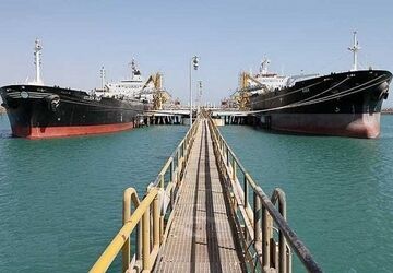 صادرات نفت از خارک در حال انجام است