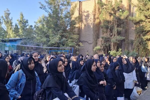 برگزاری جشن و تجلیل از مادران پرستار در مدرسه دکتر رزمی و قدس ناحیه دو شهرری 
