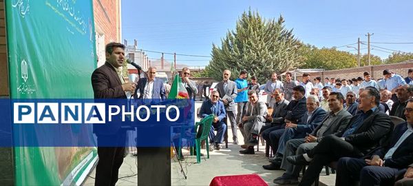 روشن شدن چراغ مدرسه قلم ۱۲ زاغه در ارتباط زنده با رئیس‌جمهور