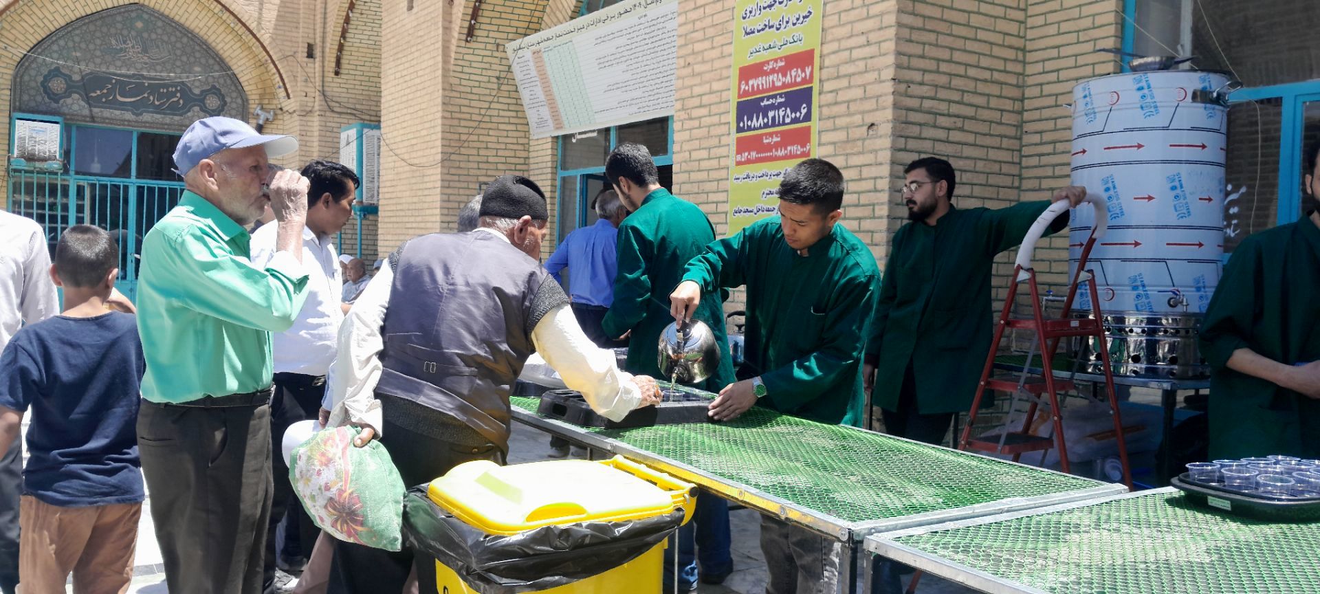 فعالیت چایخانه حضرت زهرا (س) در مسجد جامع 