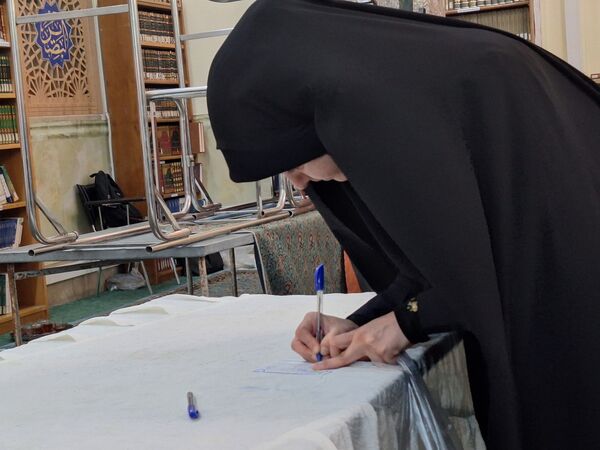 حضور پرشور مردم پای صندوق‌های اخذ رأی در حرم مطهر رضوی