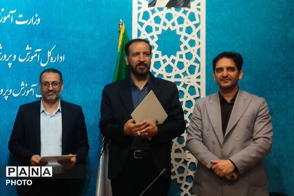 بزرگداشت هفته معلم و تقدیر از خدمات ارزنده مشاوران در بهارستان‌دو