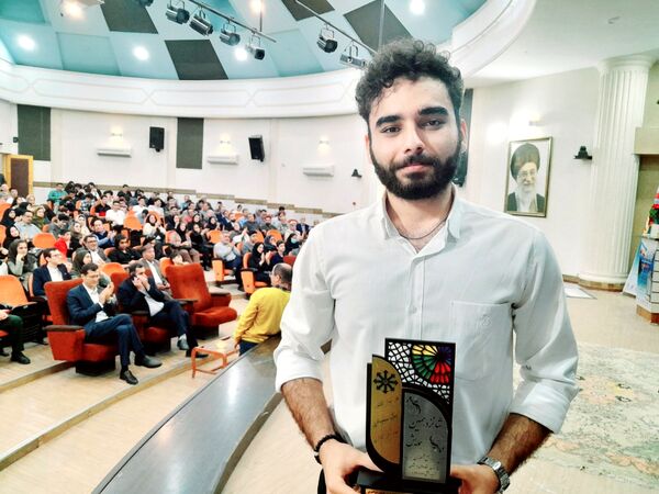 تجلیل از برگزیدگان دبیرستان شهید بهشتی شهرستان بوشهر (1)
