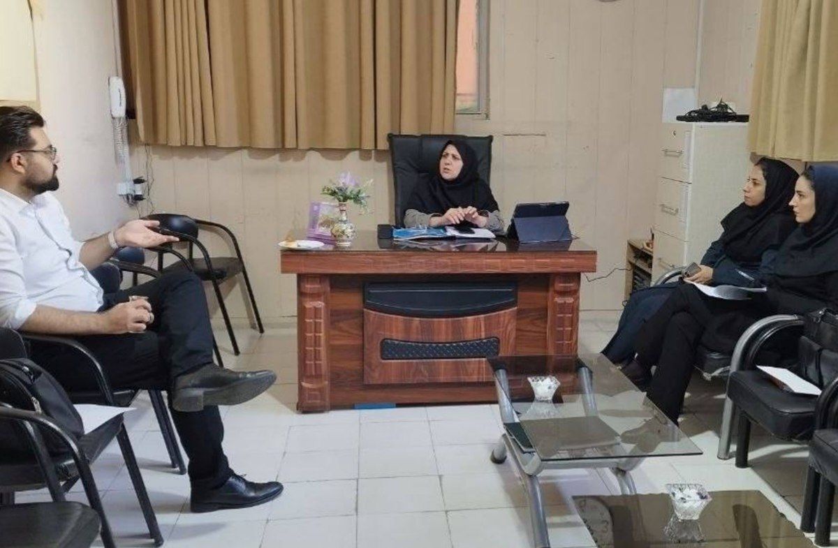 ما در کنار دانش آموزان هستیم تا در تمام چالش ها حمایتشان کنیم