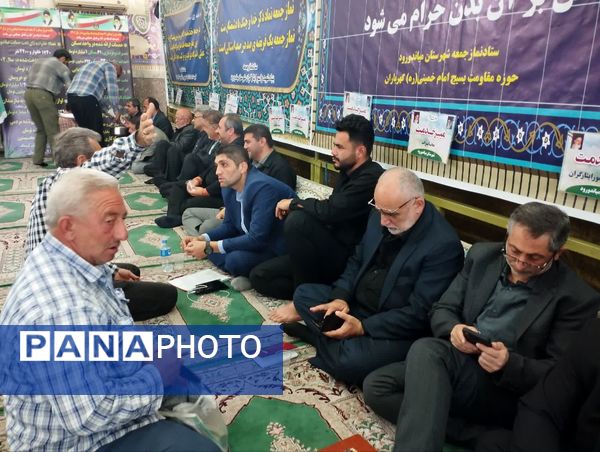 برپایی میز خدمت به‌مناسبت هفته دولت در میاندورود 