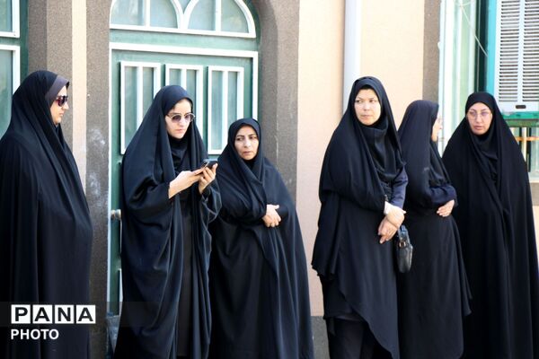 غبارروبی مزار شهدا با حضور مسئولین شهرستان سملقان