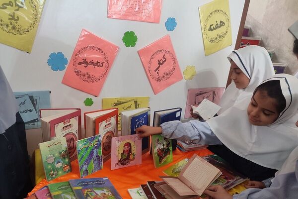 دانش‌آموزان دبستان شهید معظم کارت عضویت گرفتند