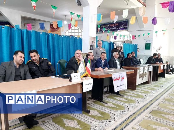 برپایی میز خدمت مشاوره در مصلی نماز جمعه آشخانه