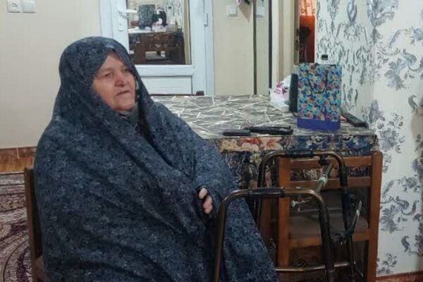 دیدار فرماندار فیروزکوه با خانواده‌های شهدا