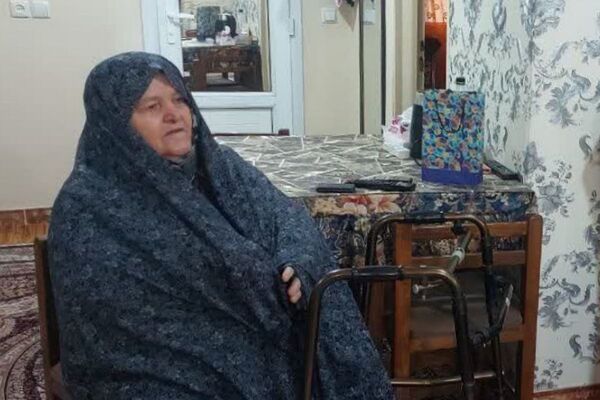 دیدار فرماندار فیروزکوه با خانواده‌های شهدا