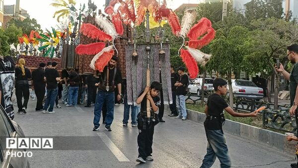 آیین علم گردانی همزمان با هفتمین روز شهادت حضرت اباعبدالله الحسین (ع) در شهرستان تفرش 
