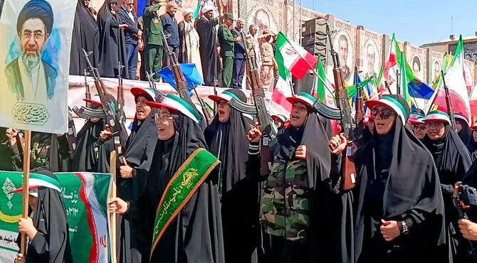 روایت ۳۱۳ هزار جان‌فدا؛ تهران در تپش یک حضور ملی