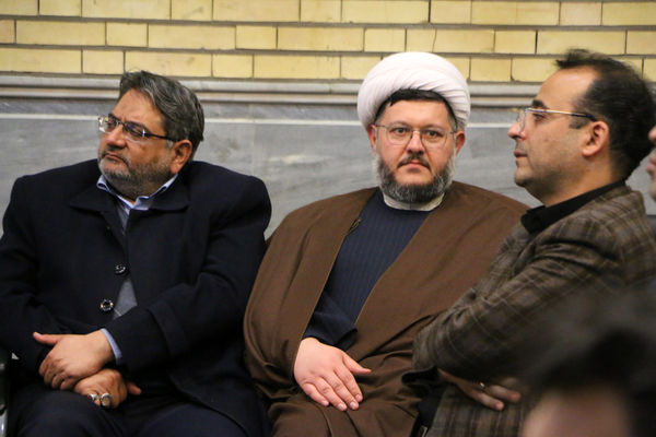 نشست صمیمی‌ دانش‌آموختگان دبیرستان امام رضا(ع) قم در هیات خادم الرضا(ع)