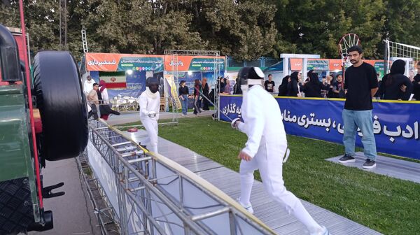 مانور ورزشی دانش آموزان در شب افتتاحیه جشنواره خانواده ورزش 
