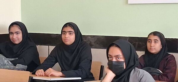 جلسه توجیهی معرفی تیپ های شخصیتی در دبیرستان مادرمهربان خلیل آباد