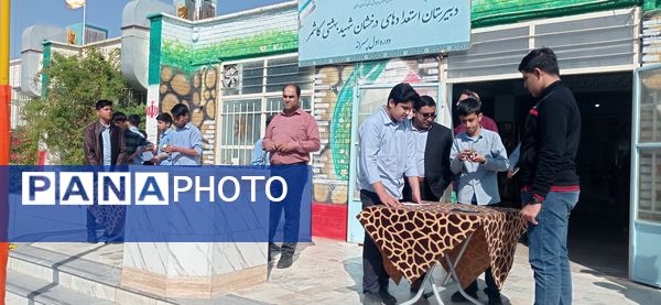 مسابقات درون مدرسه‌ای حل مکعب روبیک در دبیرستان شهید بهشتی کاشمر