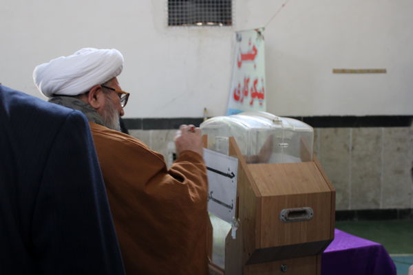 برگزاری جشن نیکوکاری در دبیرستان فاطمه الزهرا(س) آشخانه