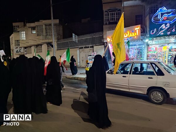 راهپیمایی گسترده مردم نیشابور در احتماع شبانه