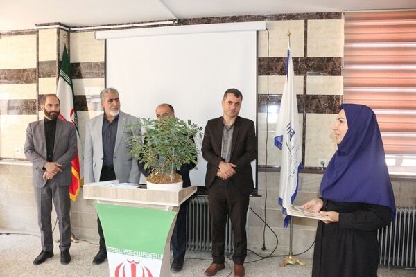 بزرگداشت آموزگاران پایه اول در فیروزکوه